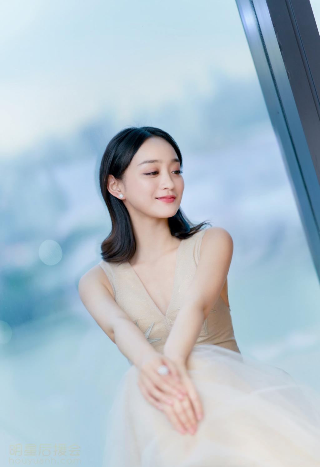 女明星扮嫩图片大全,扮嫩女明星年轻时