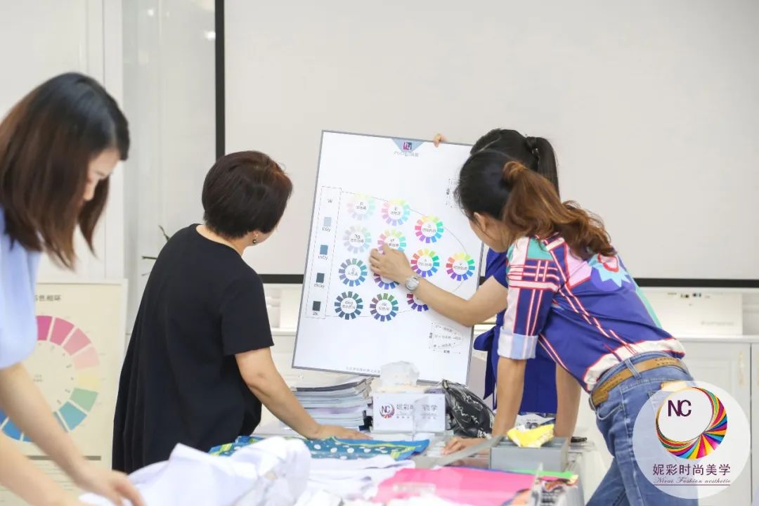 妮彩服装,妮彩服饰