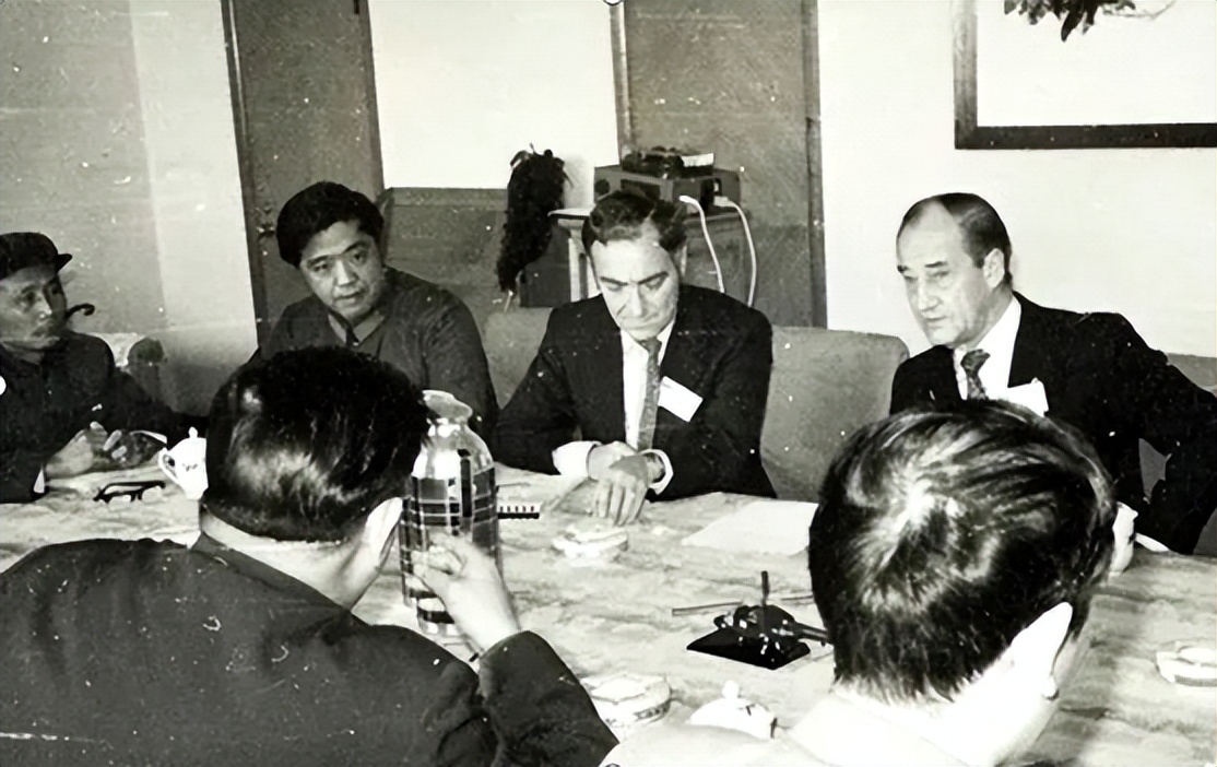 1993年我军提出参观俄军潜艇，对方犹豫再三提条件：除非做到六不