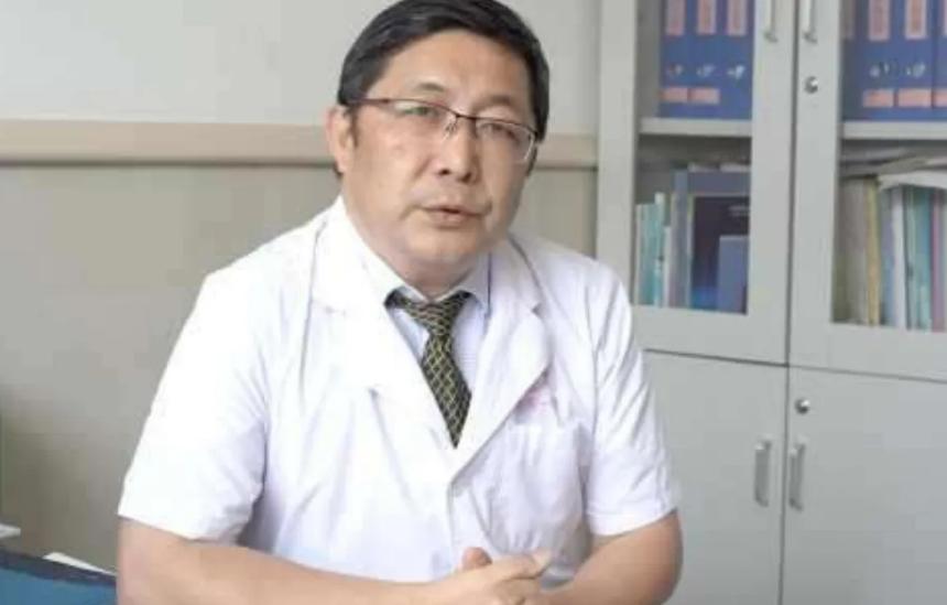 张红医生吸尿救人,张红医生飞机上救人评论