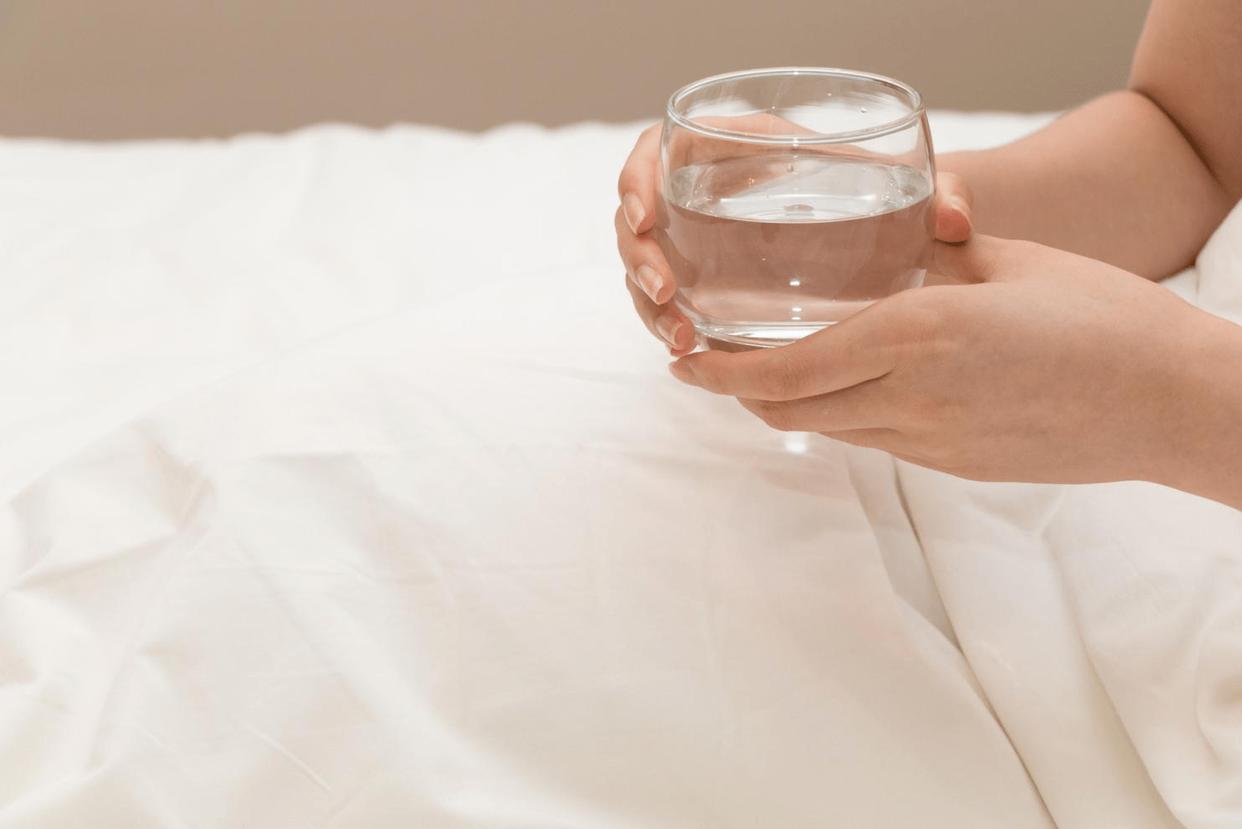 长期喝茶喝白开水谁的身体更健康,长期喝白开水和喝茶的人身体怎样