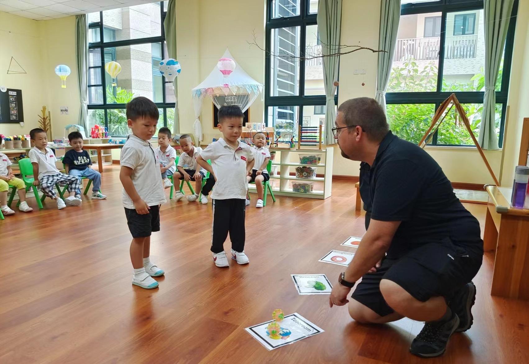 25年前河南小伙娶乌克兰美女,中国小伙娶19岁乌克兰妻子现状