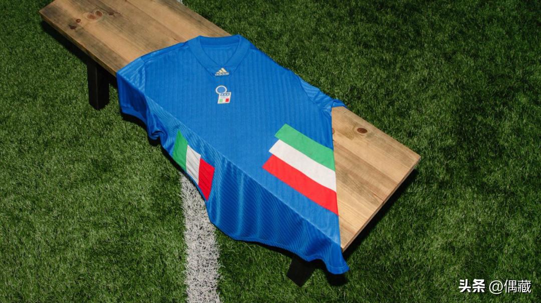 限量7张！TheDugout上架C罗超大幅签名海报