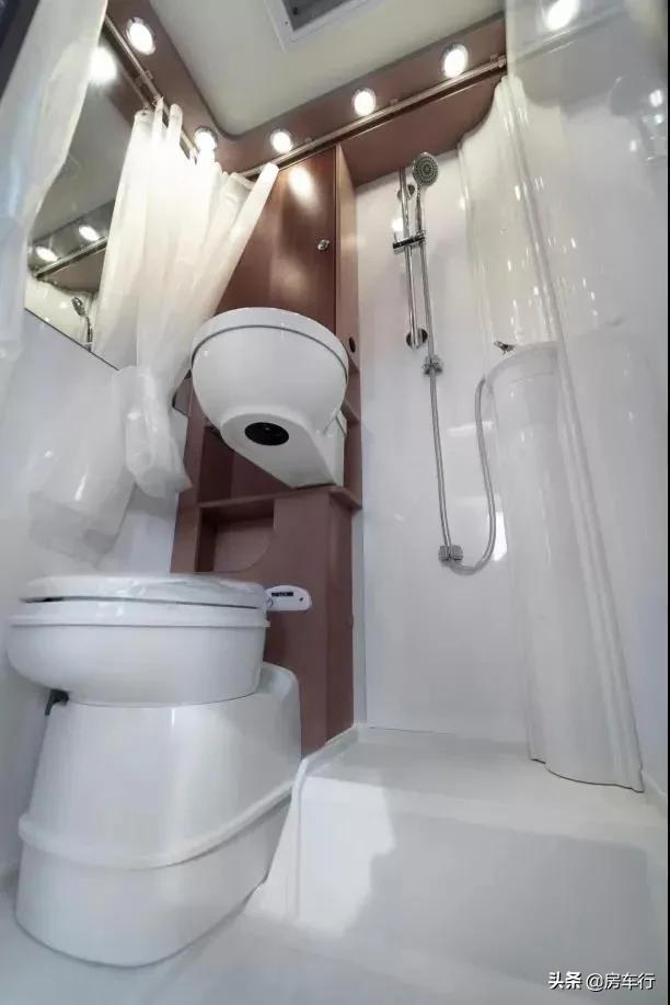 最新款进口顶级依维柯b型房车,依维柯房车推荐10万到20万之间7座