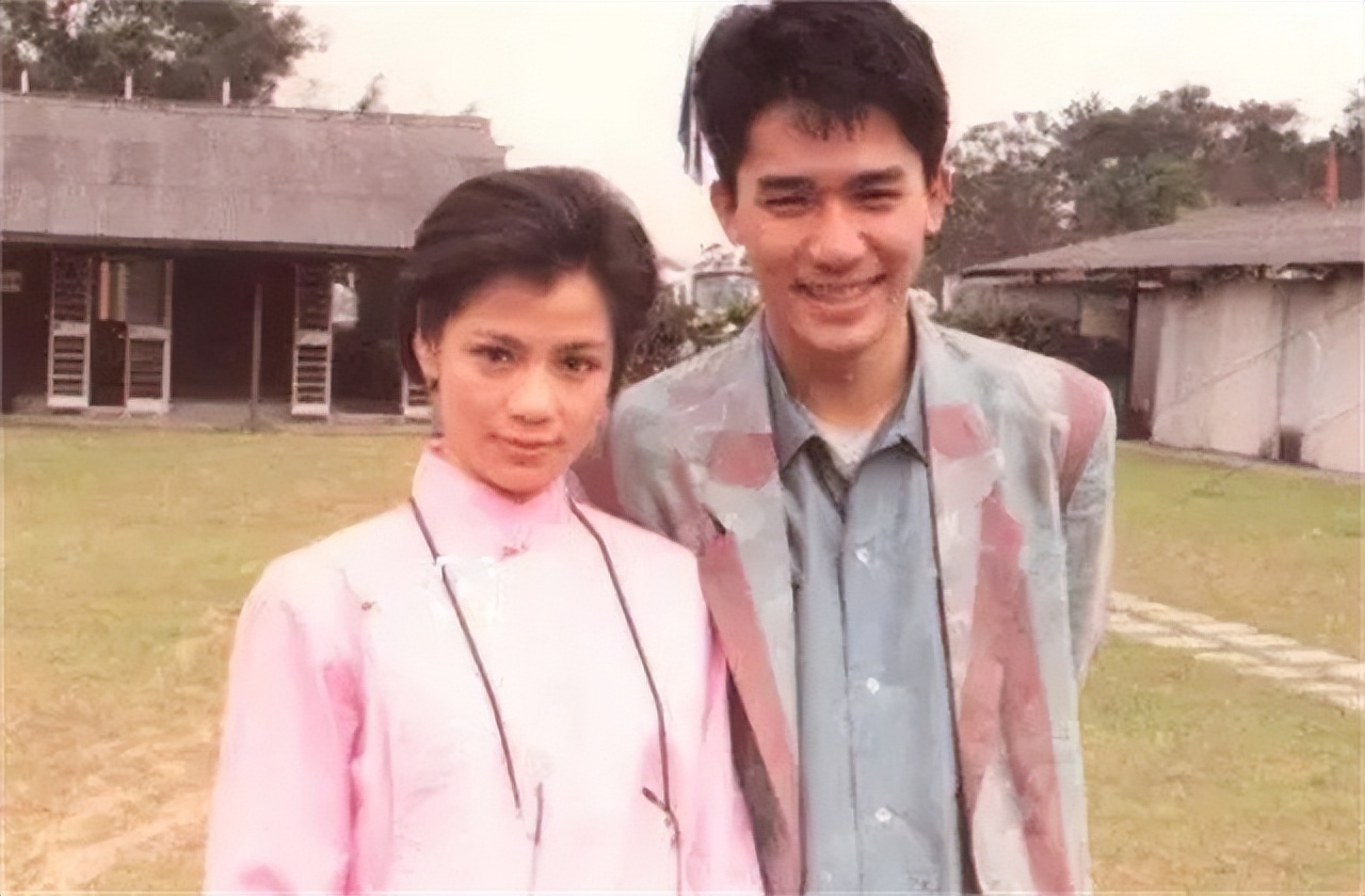 黄日华悼念翁美玲视频,黄日华得知翁美玲去世的消息