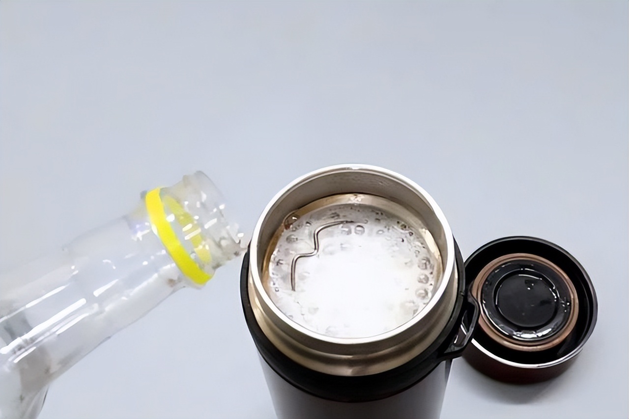 实用烦人的水垢除不掉绝招在这里,保温杯清理开水水垢最简单的方法