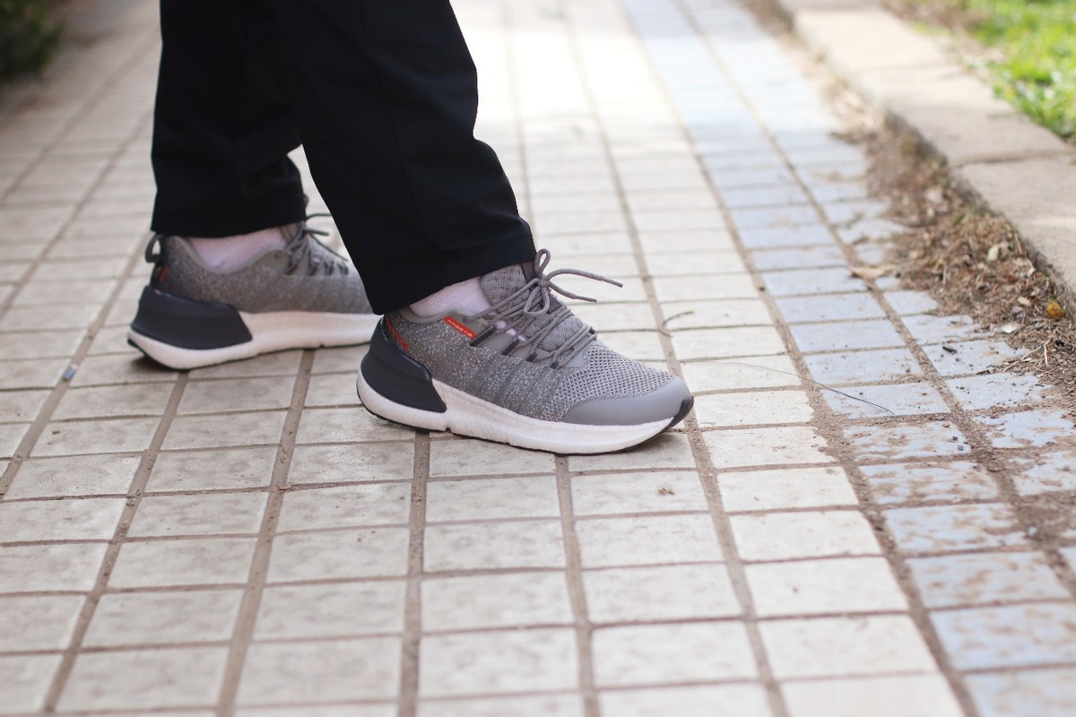 百元以内价格运动鞋品牌,百元左右性价比高运动鞋