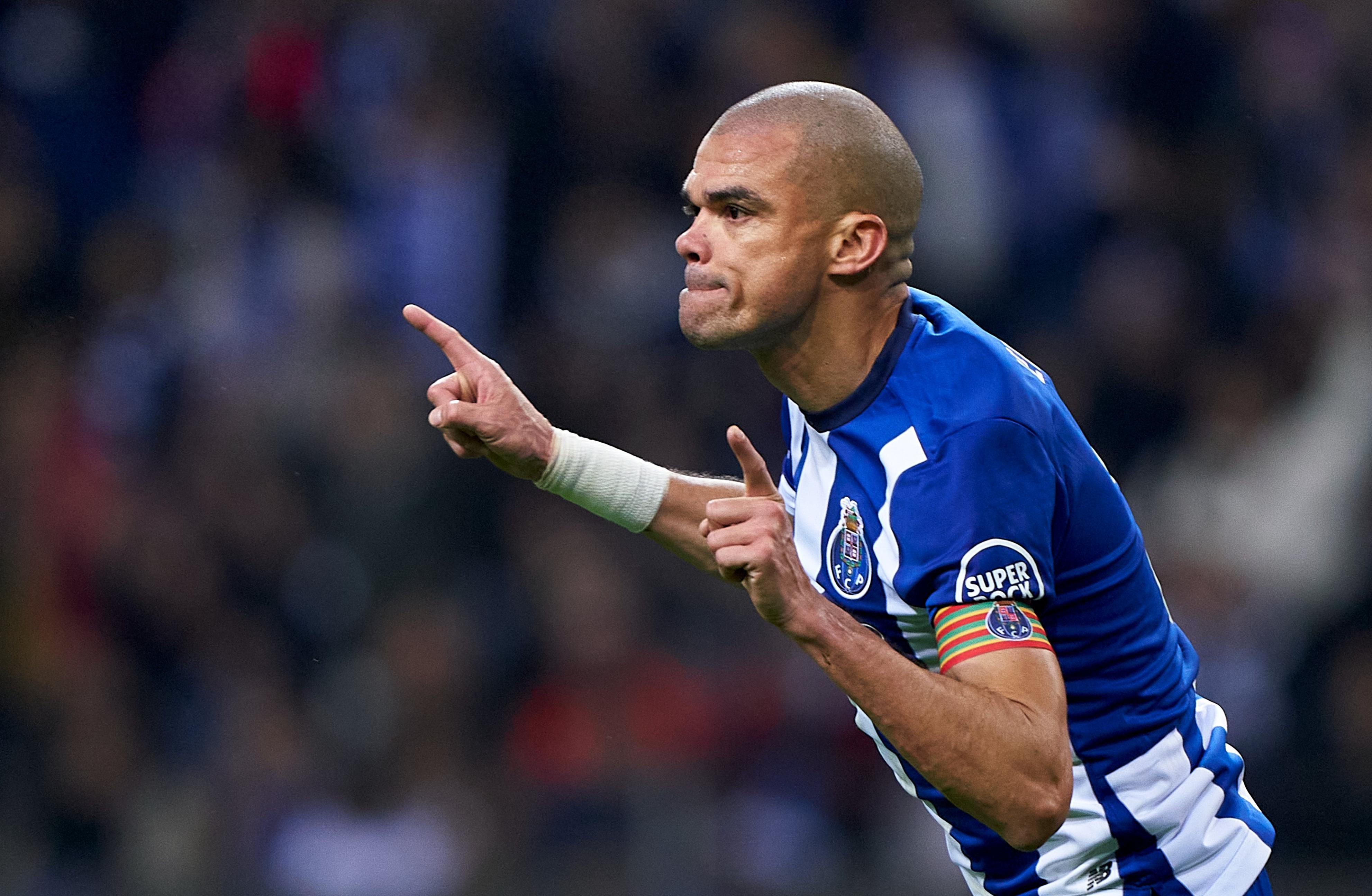 40岁佩佩狂奔半场破坏对手单刀,佩佩再破欧冠纪录