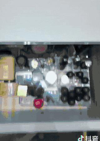 网红富婆租车拍视频装有钱人,养豹的富婆