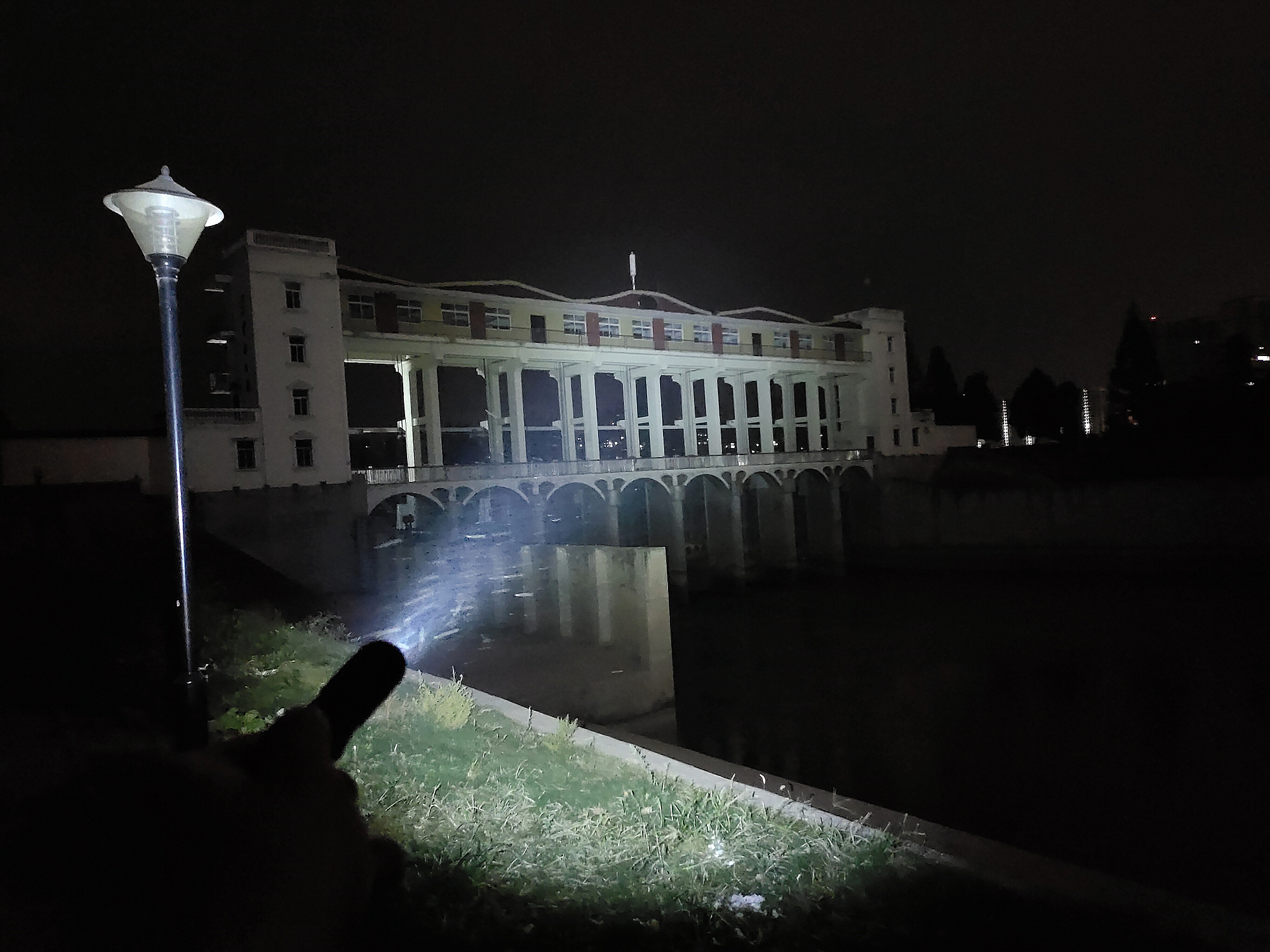 纳丽德51c手电,纳丽德手电e52c评测