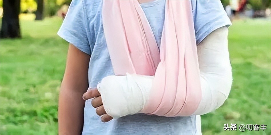 手腕肿疼痛的原因是什么,手腕往上翻就疼是什么原因