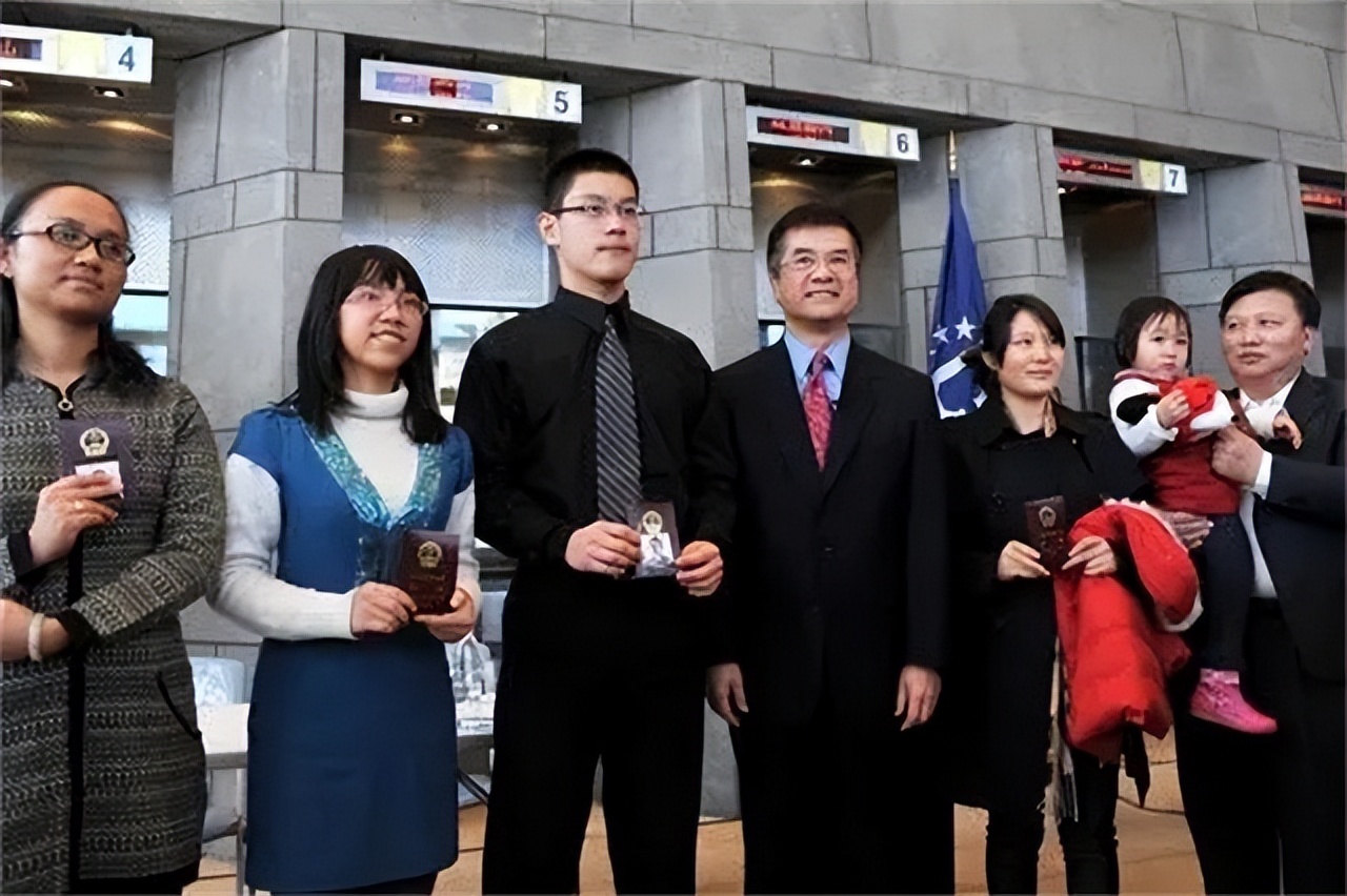 骆家辉之前的美国驻华大使,骆家辉前任大使