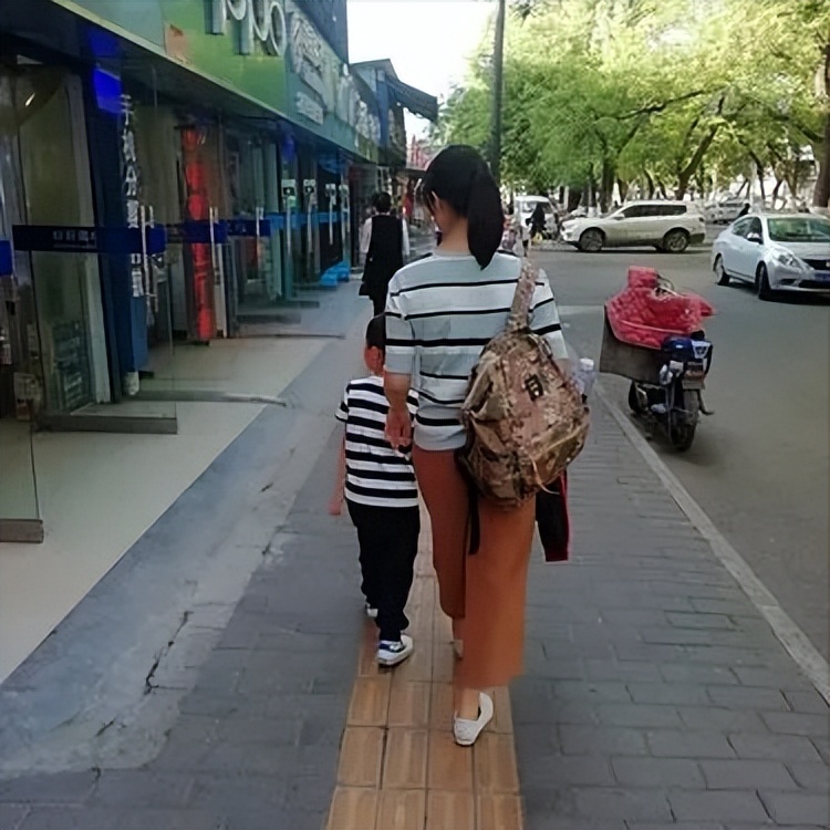 深度还原当代年轻人啃老,当代年轻人啃老现状