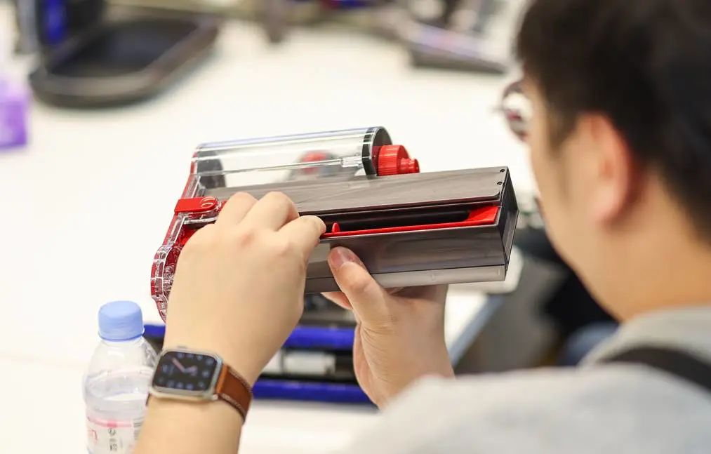 戴森除螨吸尘器吸地3合一,戴森吸尘器到底好在哪