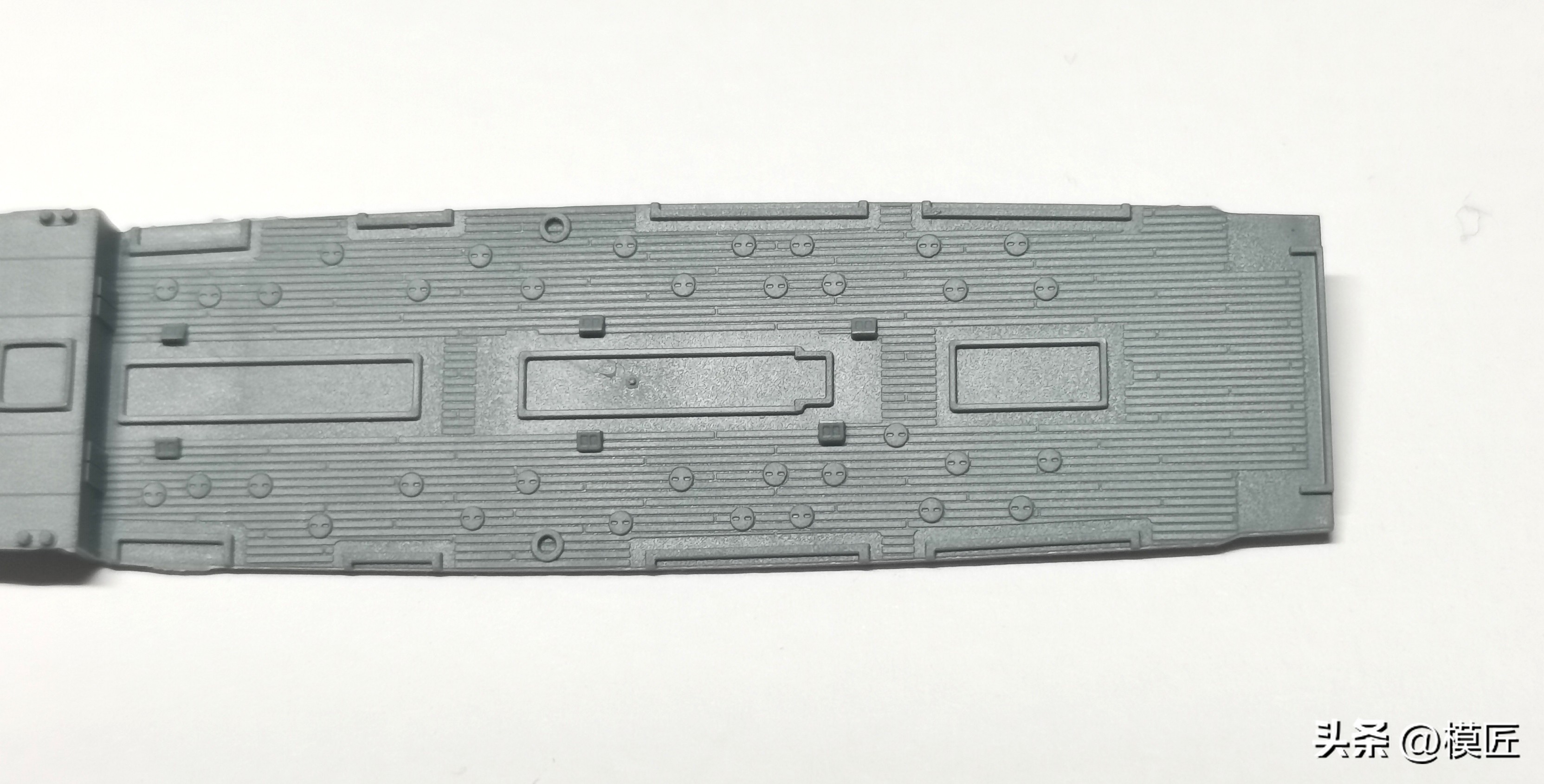 鹰翔1/700德国海军埃姆登号巡洋舰开盒测评