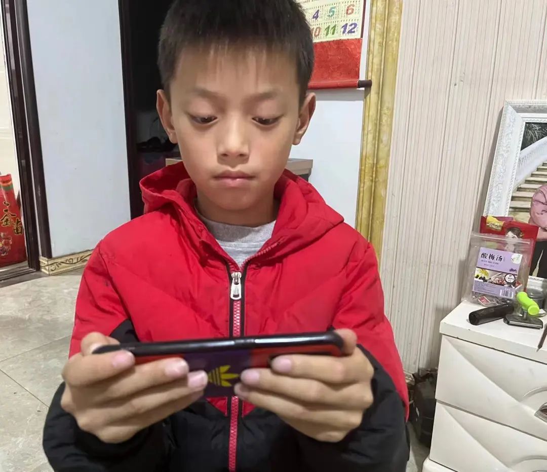 新桥大官小学收看“12355沂蒙青少年成长公开课”活动