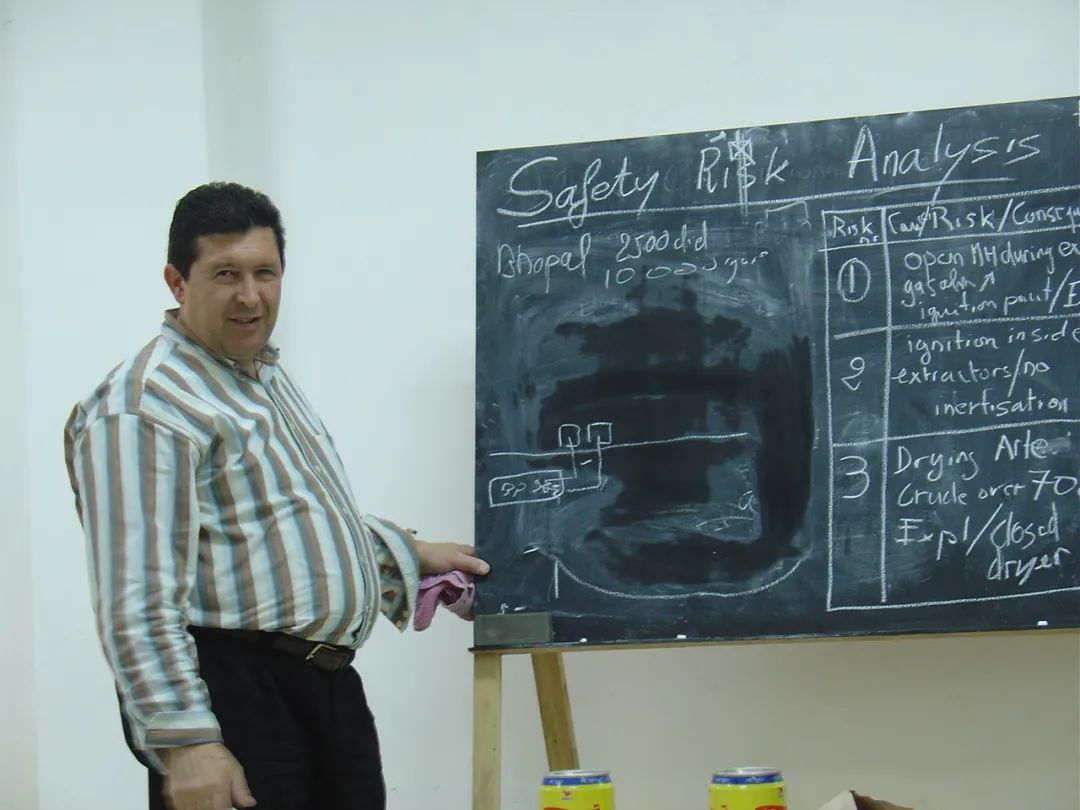 一场持续40年的接力：青蒿素类抗疟药从中国走向国际