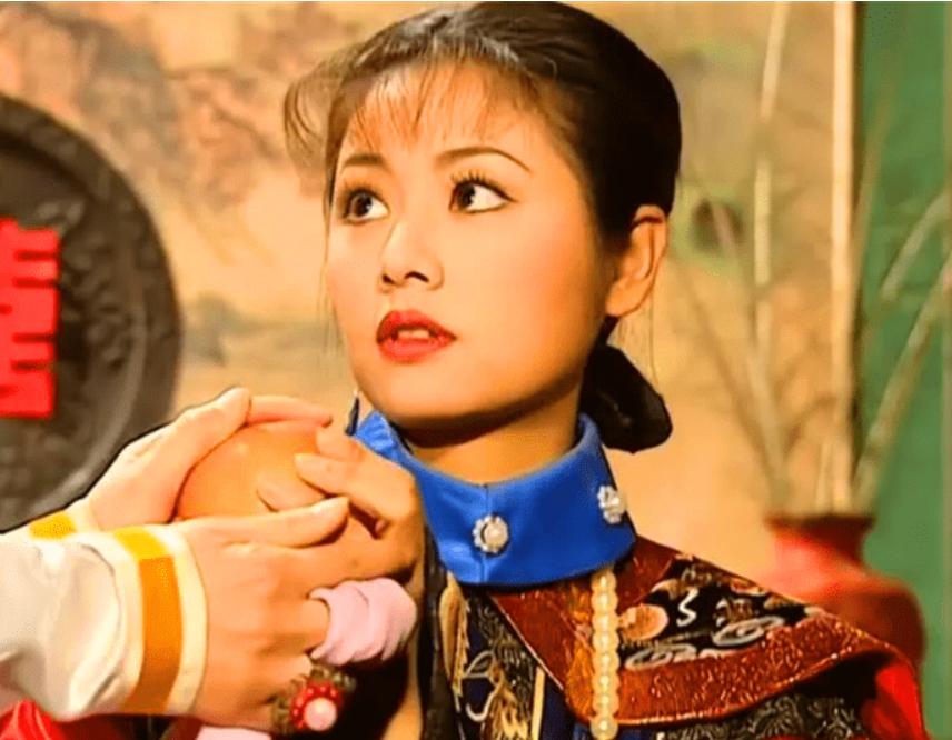 还珠格格小燕子为什么要顶替紫薇,新还珠格格小燕子紫薇公主出宫