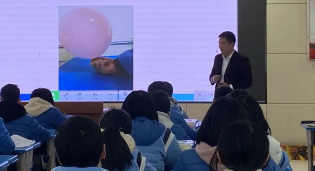 同台竞技大赛,同台竞技展风采的下一句