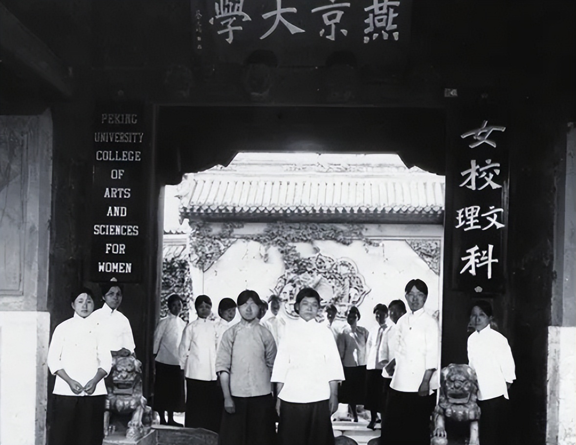 怒骂蒋介石是狗的叶公超，娶燕大校花出轨堂妹，后来怎样了？