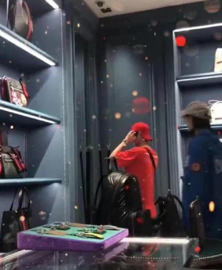 鹿晗最新踢球照片,鹿晗不露脸图片