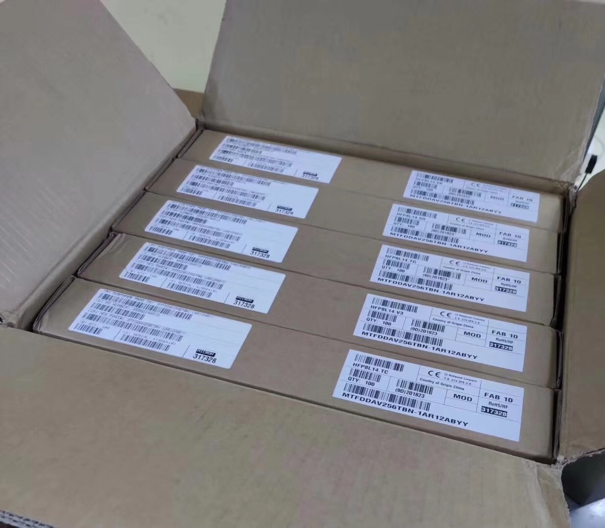 MTA18ADF4G72AZ-3G2F1内存条MTA18ASF2G72AZ-2G3B1