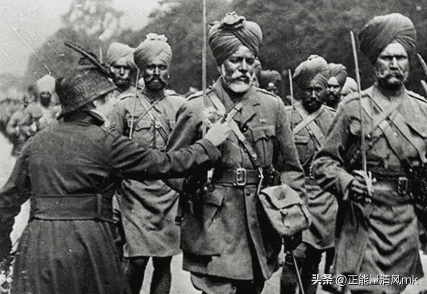 高清老照片：旗人格格大腿岔开豪放洗衣，地主三妻四妾不输女明星