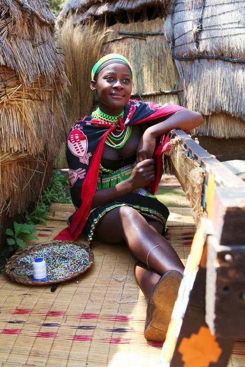 非洲原始部落的女人是个怎样的存在