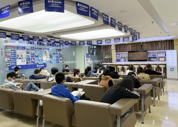 年轻人缺一两颗牙要管吗？真要管