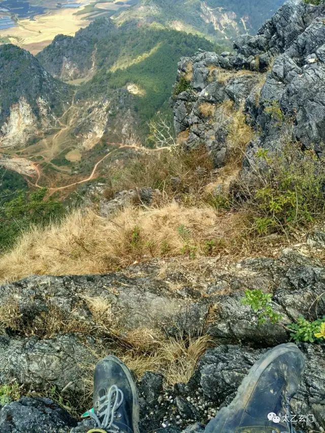 攀普洱天壁山之西门崖子：一日凌云出，群山齐失自高心