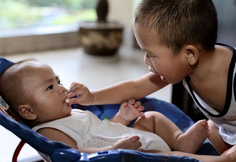 三胎催生未果，又有专家发表了“新思路”，年轻人表示犯了愁！