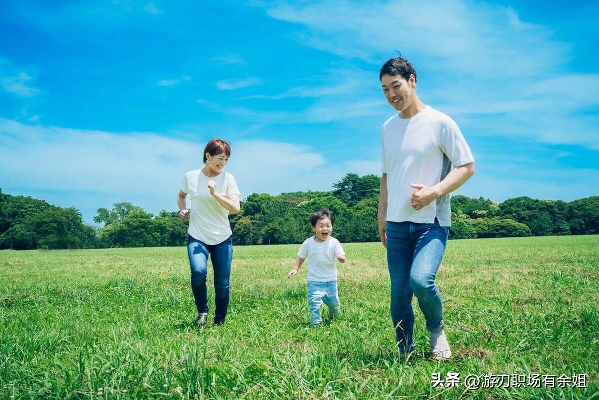 全职家庭主妇真的很丢人吗,家庭主妇算啃老吗