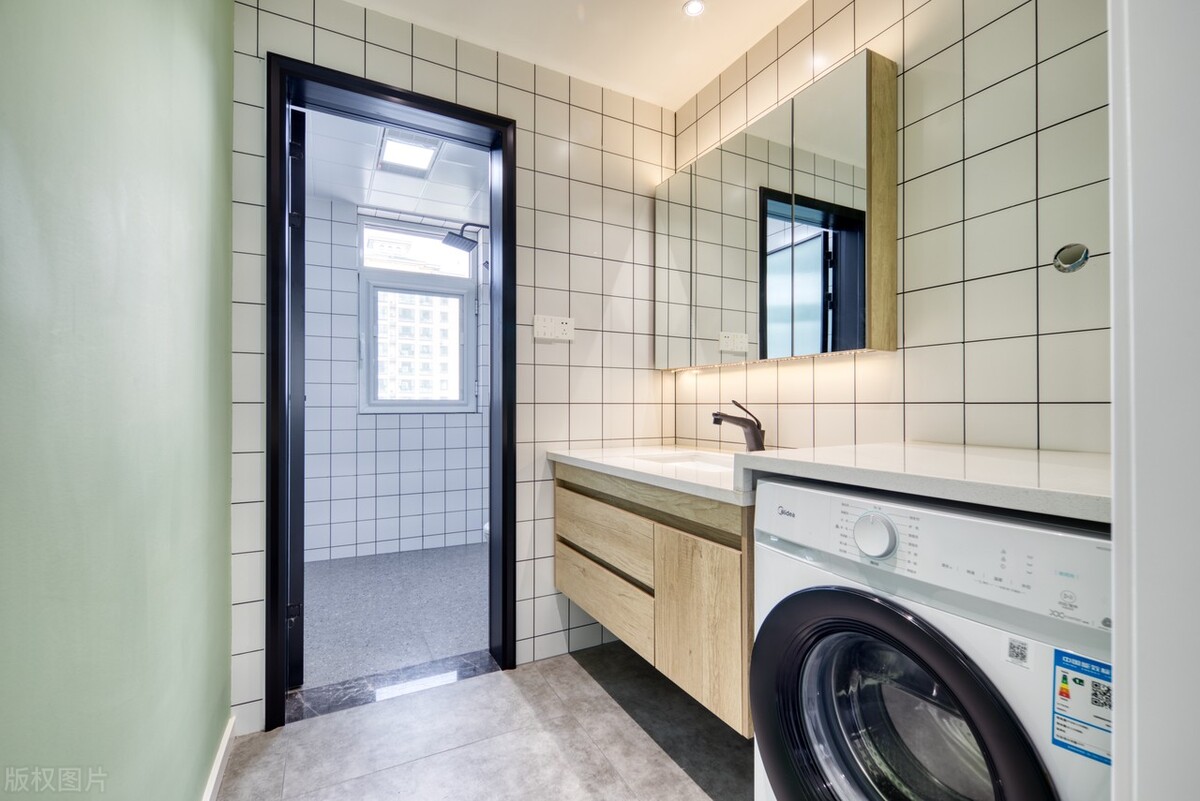 浴室柜是陶瓷一体盆好还是岩板好,网购浴室柜终于安装了