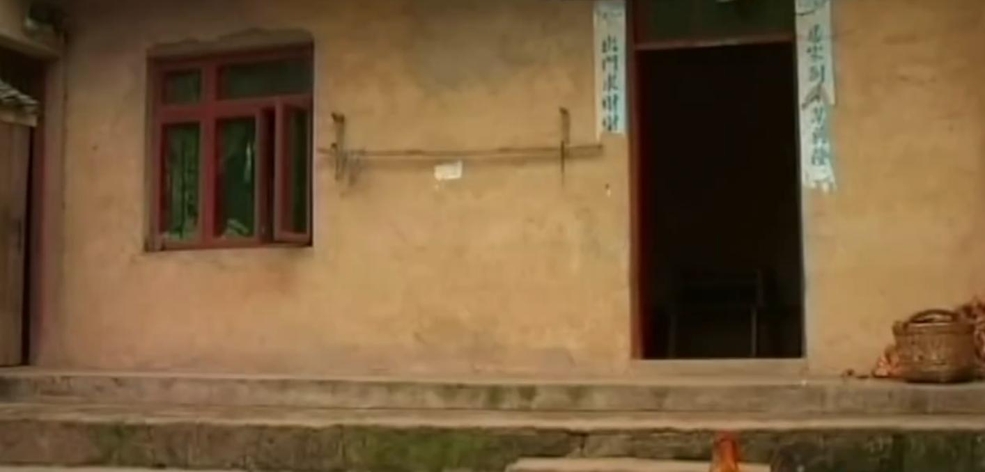 男子捡六十九枚金戒指,村民捡到67枚金戒指