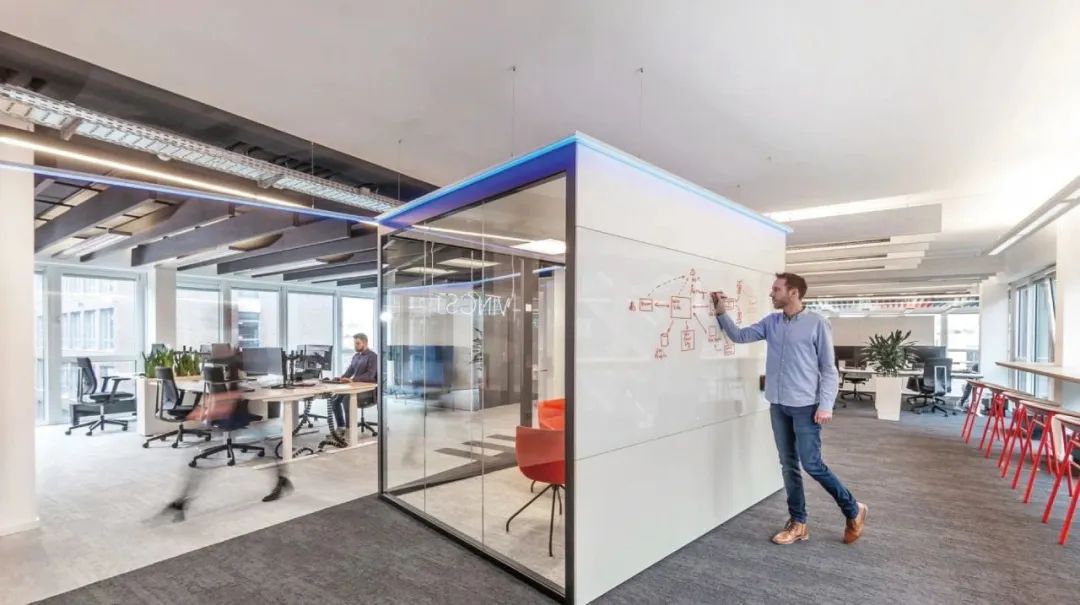 藏在写字楼里面的工作室,智慧办公工作站