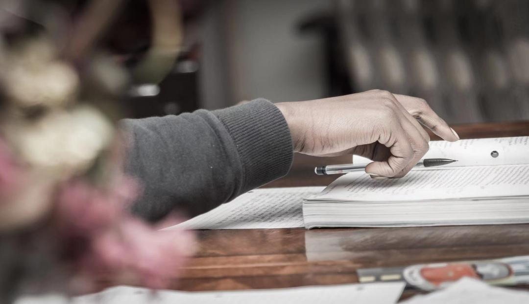 读懂2022年高考作文题才顿悟：人生最快的捷径，是慢慢走