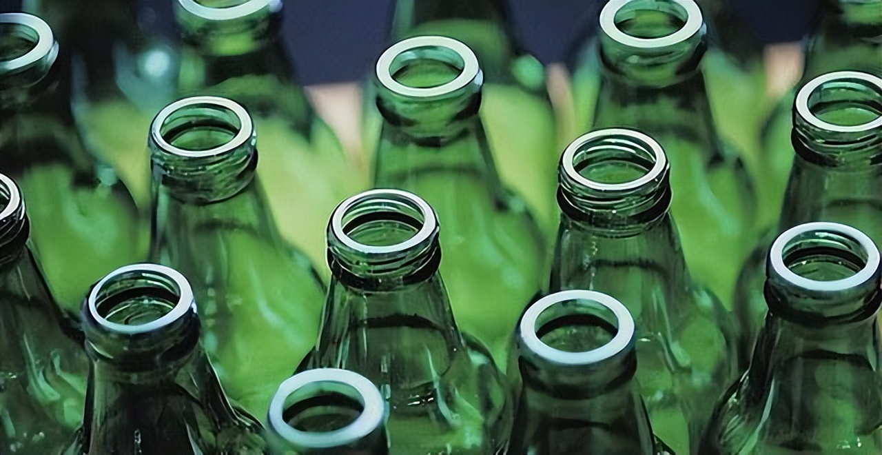 一个玻璃瓶在土底下几年才会消失,玻璃瓶在自然中多久消失