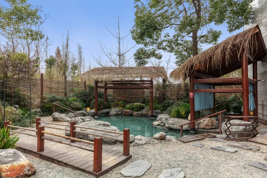 立冬气温仅13℃!快来领取都江堰专属的『入冬四件套』,品围炉暖食、享竹林温泉......成都1.5h直达~