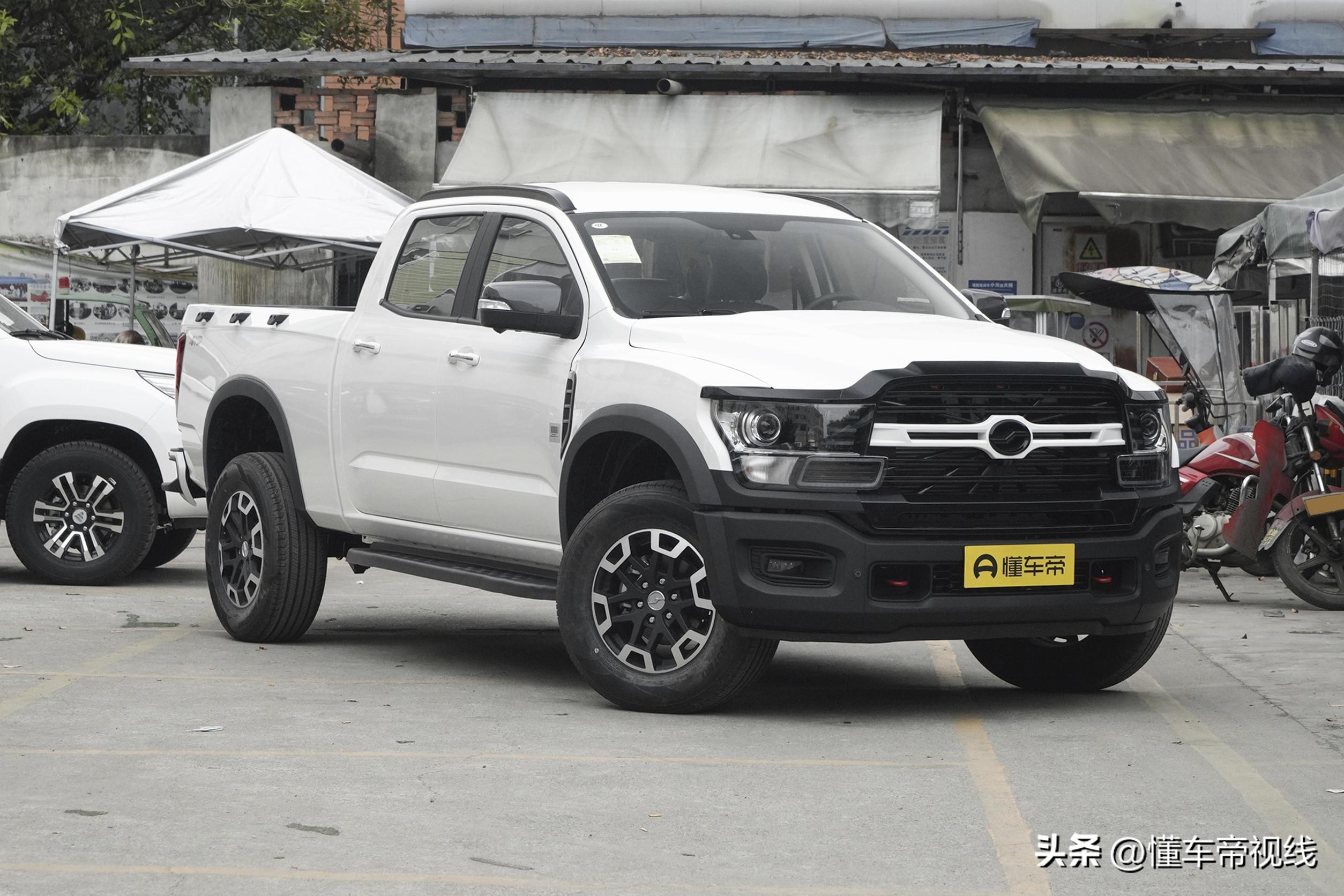 中兴1949汽油四驱版报价,中兴1949商用版和乘用版外观区别