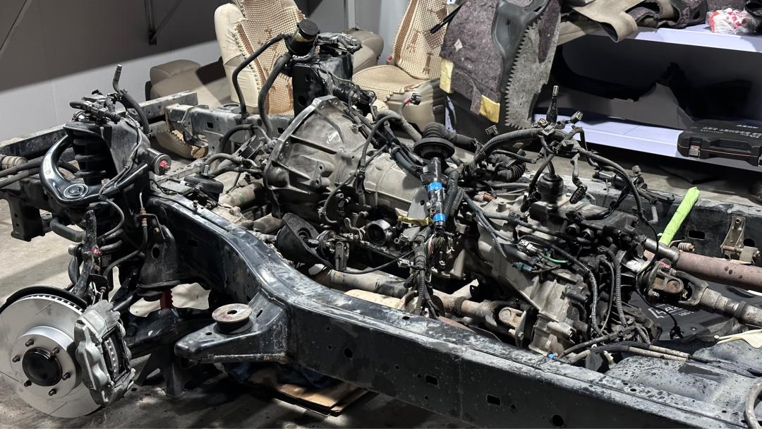 03年丰田霸道全车翻新多少钱,2004款丰田霸道拆车视频