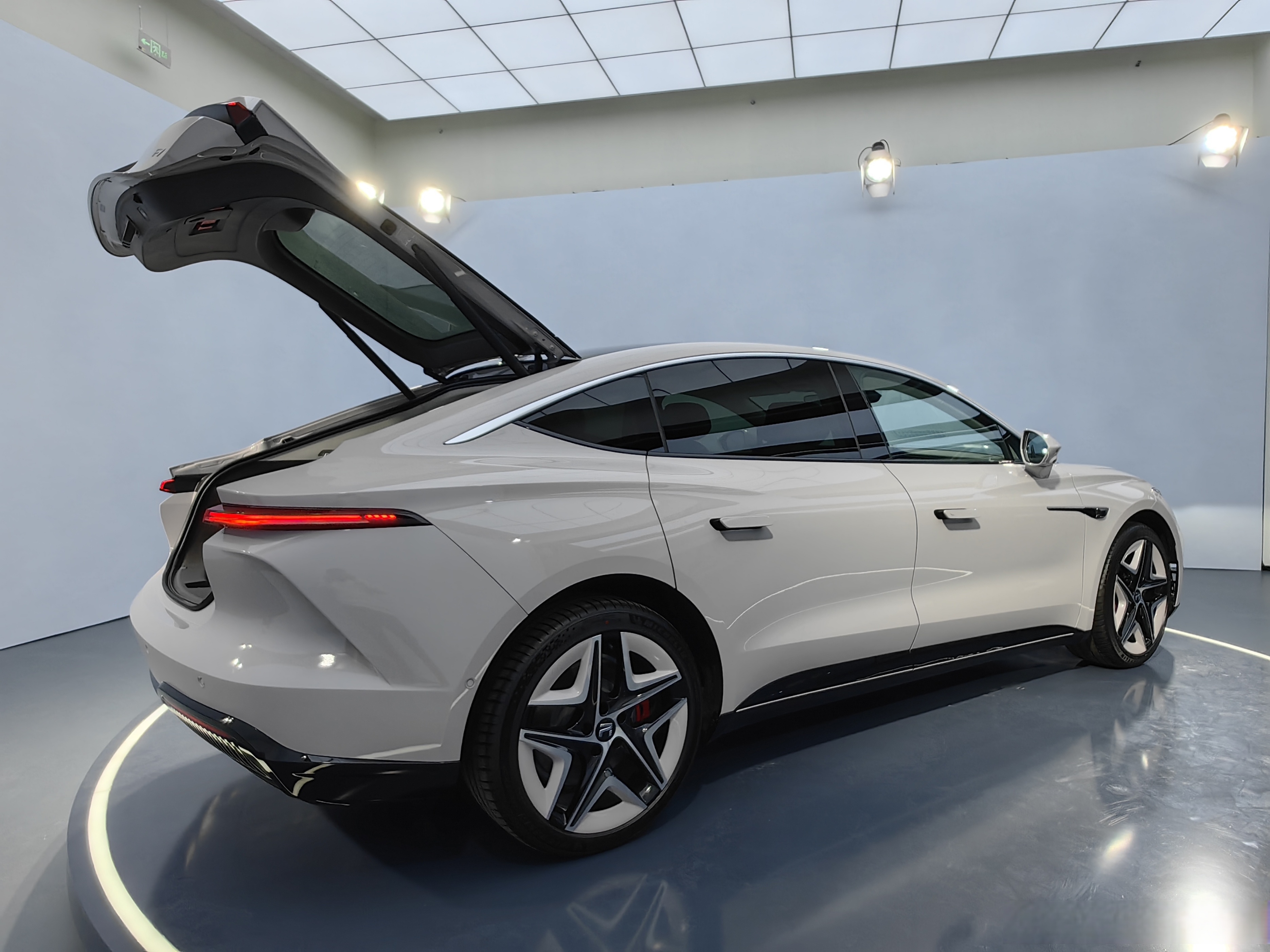 德国有奔驰，美国有林肯，日本有凌志，那中国有什么？