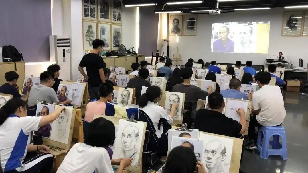 美术艺考生奔赴考场视频,美术艺考要注意的哪些事