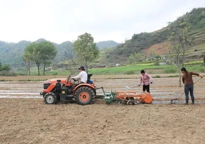 慧种田农机微课堂,农机助耕种田视频
