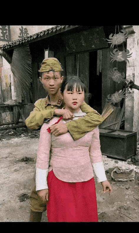 牛角胸罩,诱惑式舔刀尖,这些颠覆三观的镜头,看完让人一言难尽