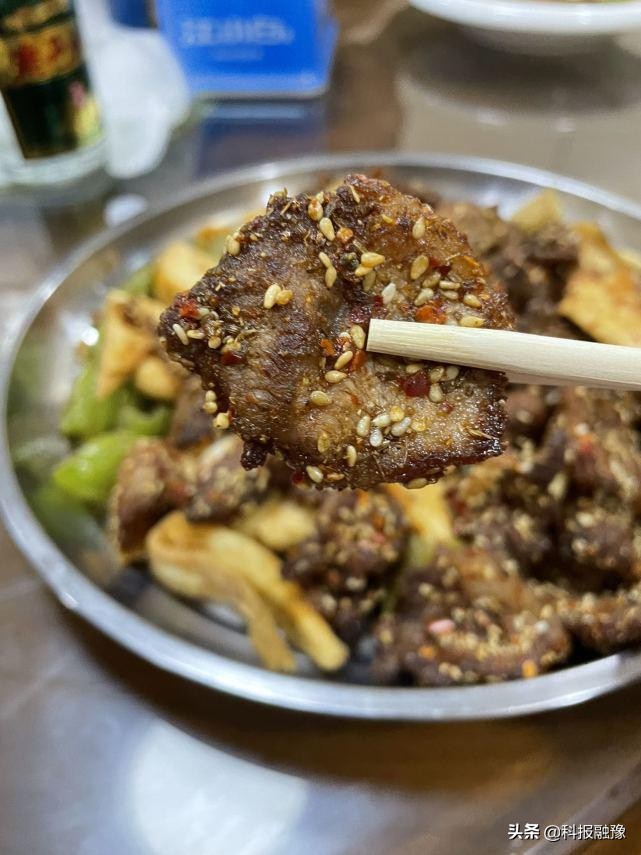 吃烩面喝茅台,烩面加鹿邑大曲