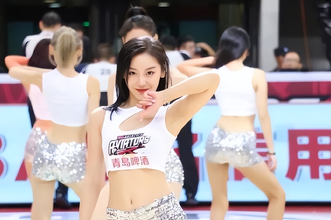 宋小粤和黄逸辉,cba啦啦队黄逸辉vs宋小粤