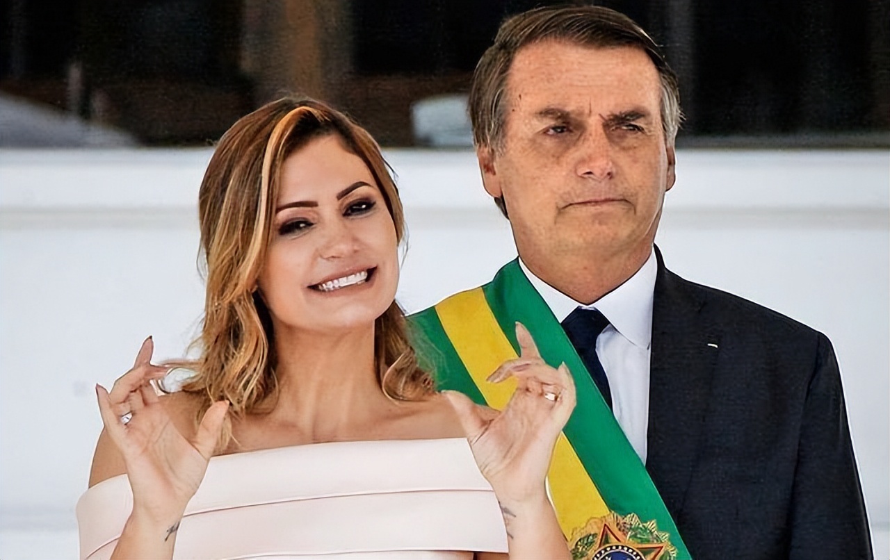 马克龙和巴西总统互怼,马克龙回法国最新言论