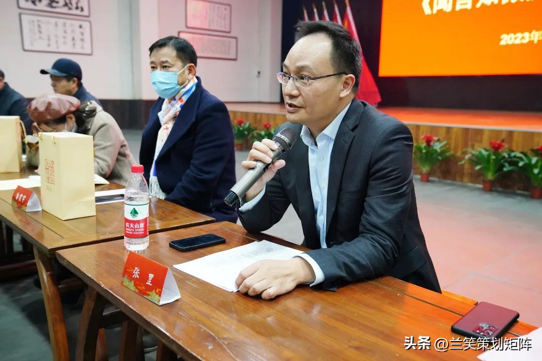 翰墨飘香：何首旺先生和沅郡学校的书画情缘