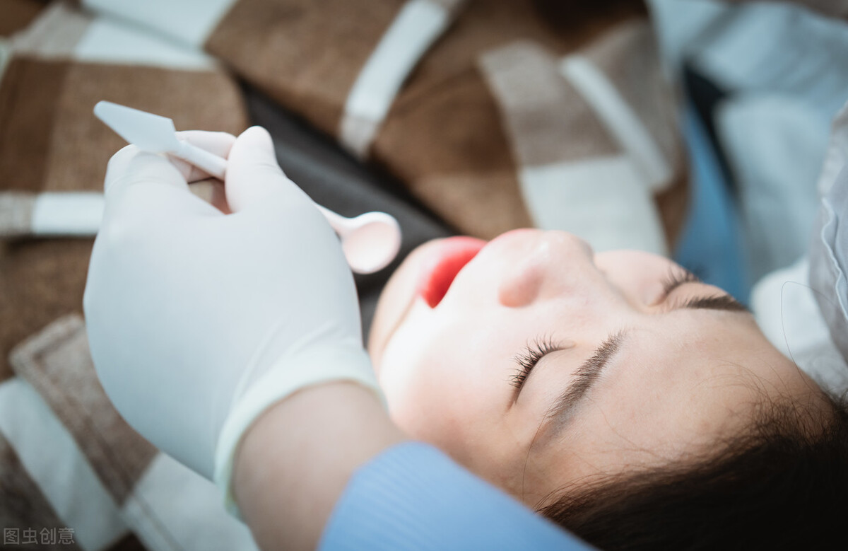 经常长口腔溃疡与癌有关吧,同一个部位反复口腔溃疡会得癌吗