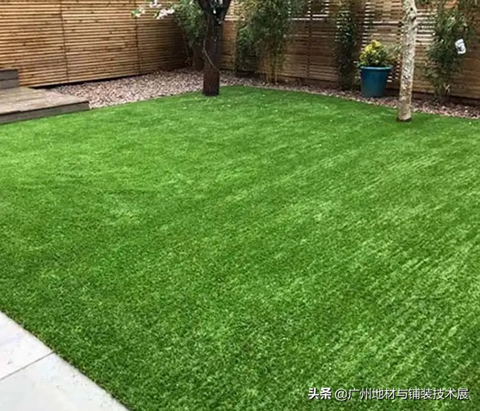 如何鉴别人造草坪质量的好坏？五招轻松搞定